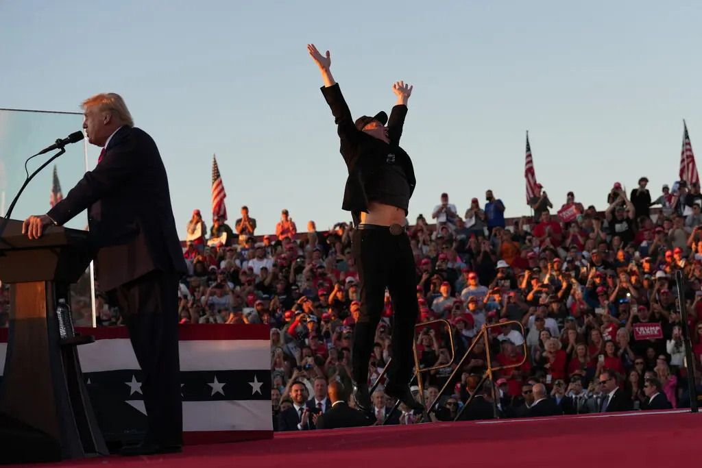 You are currently viewing Elon Musk Leaps to Trump’s Side in Rally Appearance